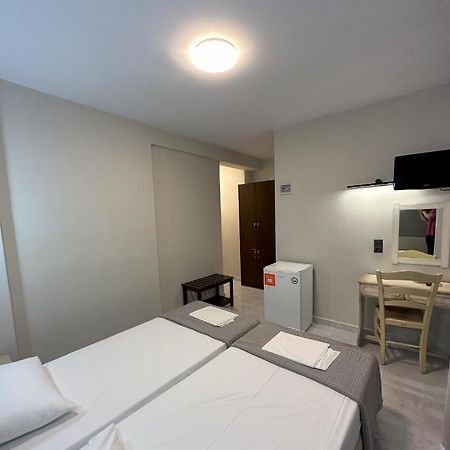 Hotel Afrodite Néoi Póroi Buitenkant foto
