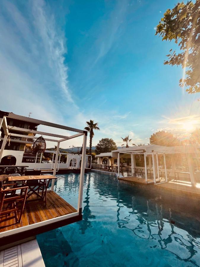 Hotel Afrodite Néoi Póroi Buitenkant foto