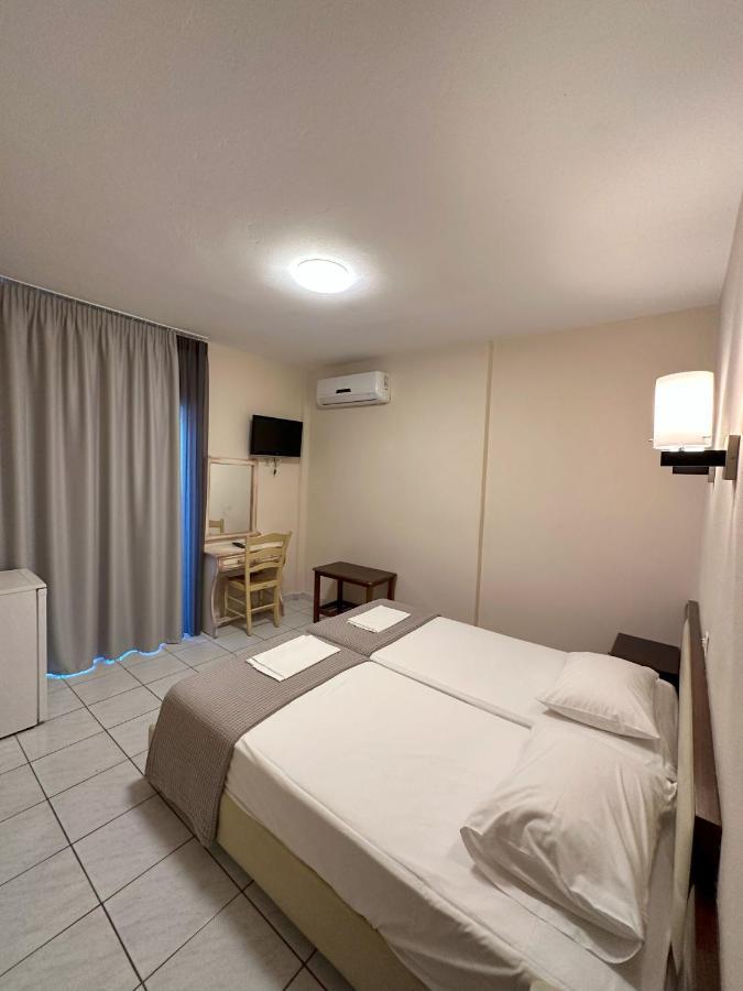 Hotel Afrodite Néoi Póroi Buitenkant foto