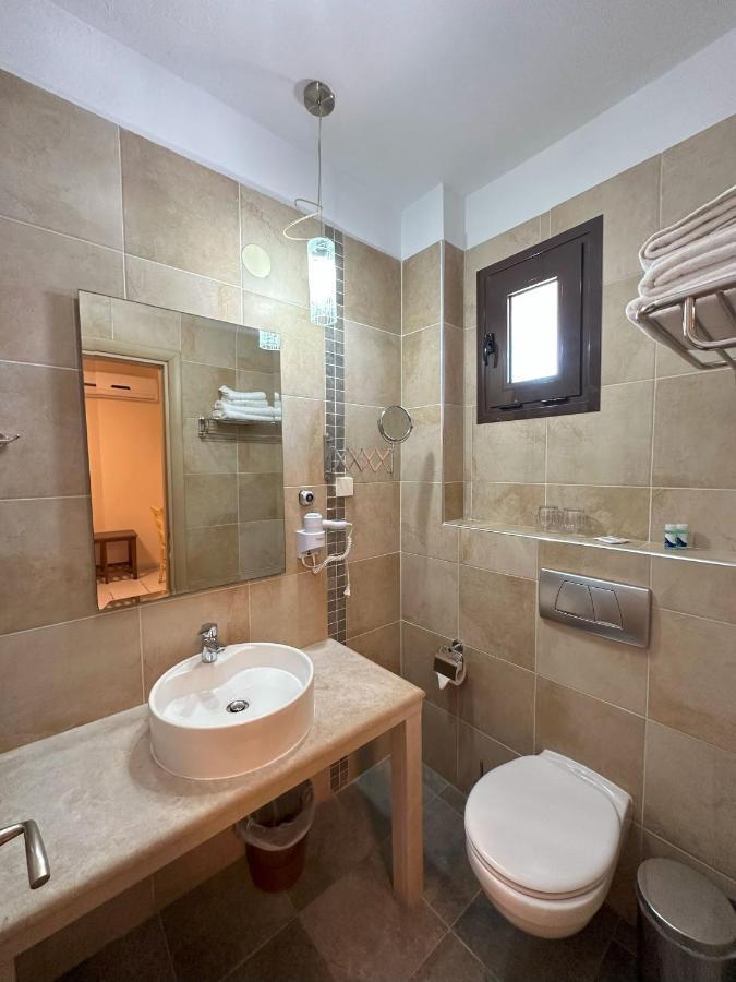 Hotel Afrodite Néoi Póroi Buitenkant foto