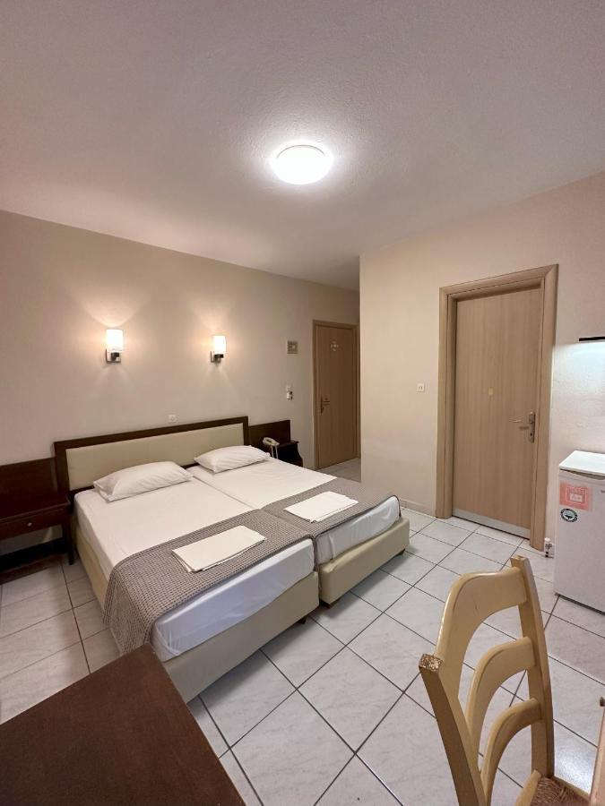 Hotel Afrodite Néoi Póroi Buitenkant foto