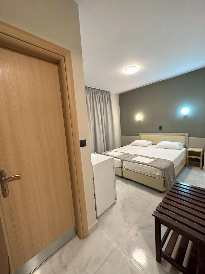 Hotel Afrodite Néoi Póroi Buitenkant foto