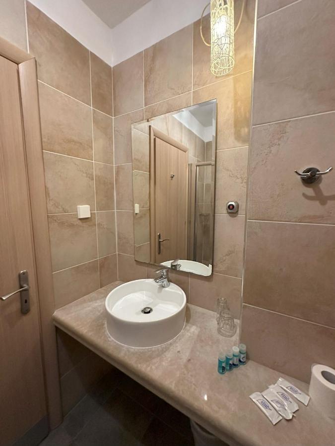 Hotel Afrodite Néoi Póroi Buitenkant foto