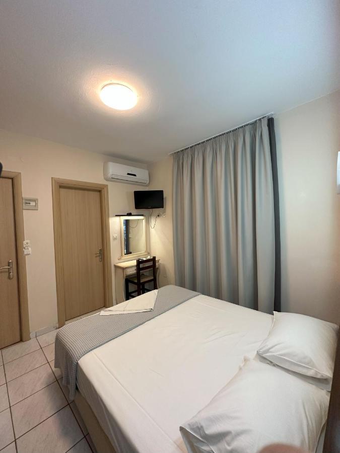 Hotel Afrodite Néoi Póroi Buitenkant foto