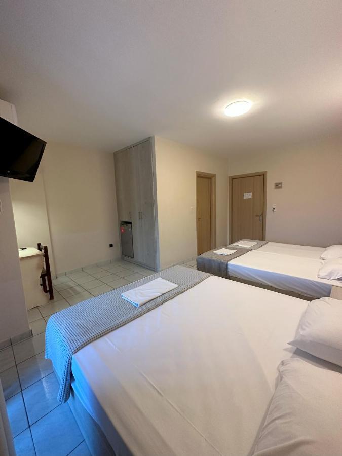 Hotel Afrodite Néoi Póroi Buitenkant foto