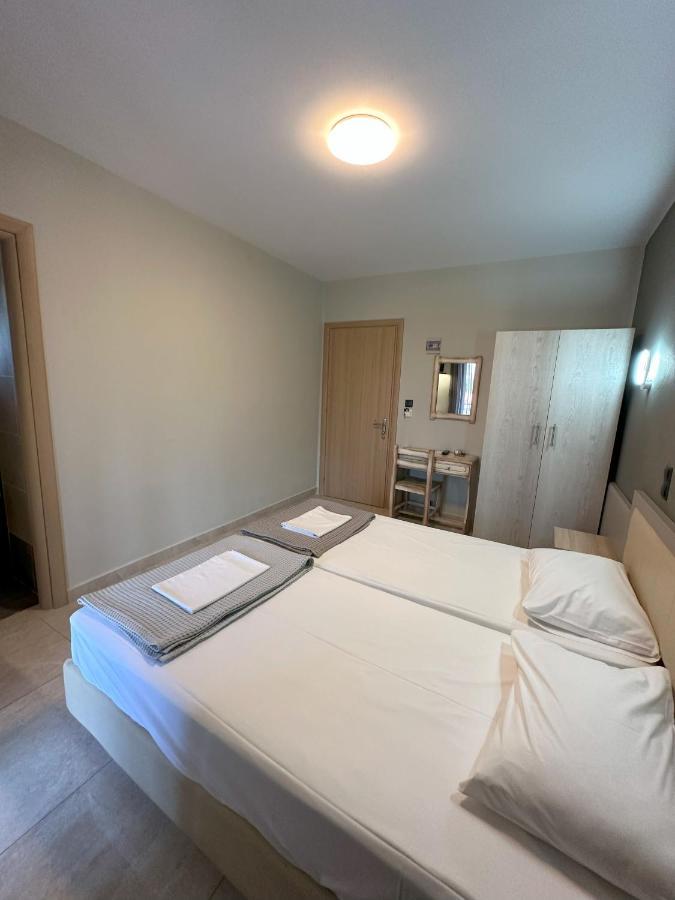 Hotel Afrodite Néoi Póroi Buitenkant foto