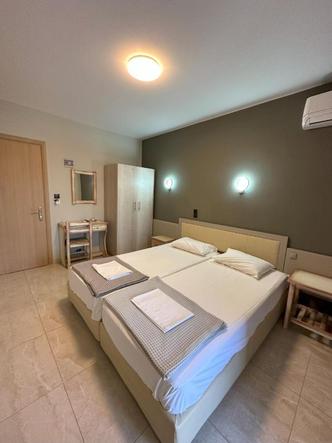 Hotel Afrodite Néoi Póroi Buitenkant foto