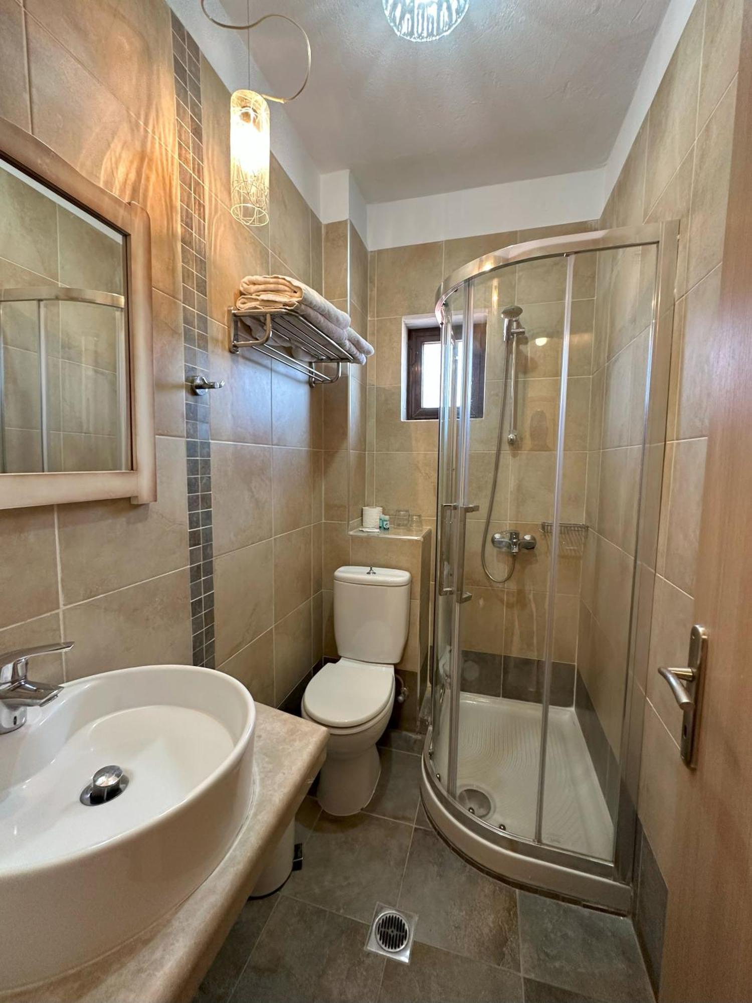 Hotel Afrodite Néoi Póroi Buitenkant foto